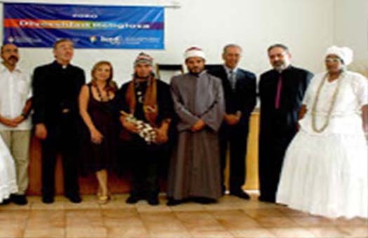 Mari José Lubertino junto a representantes de diferentes religiones